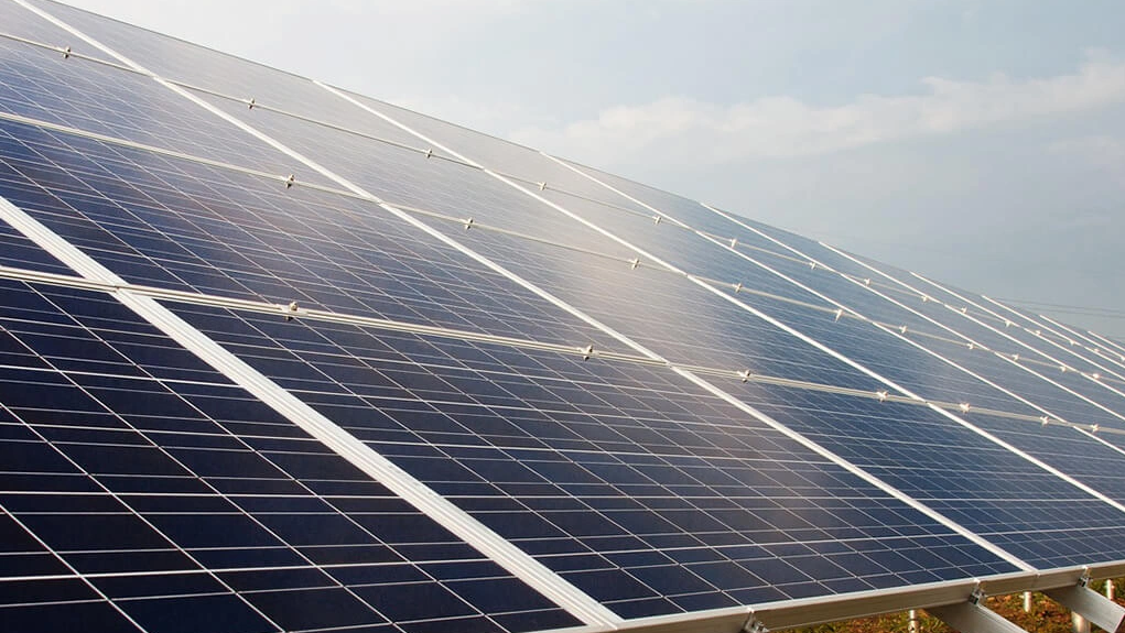Energie – Elektrotechnische Keramikkomponenten für Kraftwerke, erneuerbare Energien und E-Mobilität, eingesetzt in Hochleistungssicherungen und -schaltern