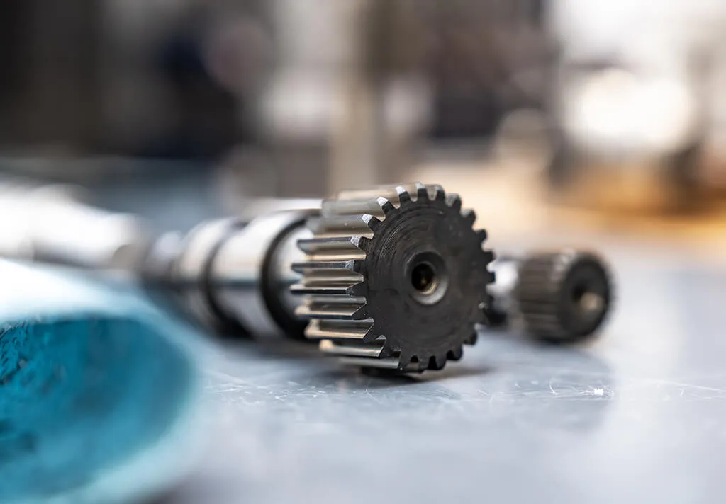 Präzise Metallteile für Prototypen und Kleinserien – gefertigt mit konventionellen Verfahren oder additivem Laser-Sintern