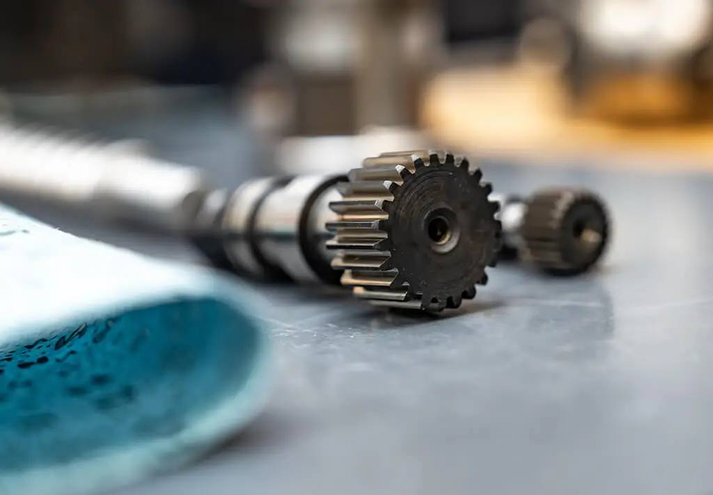 Konstruktion komplexer 3D-Geometrien mit CNC-Technik und SolidWorks für präzise Keramik- und Metallteile