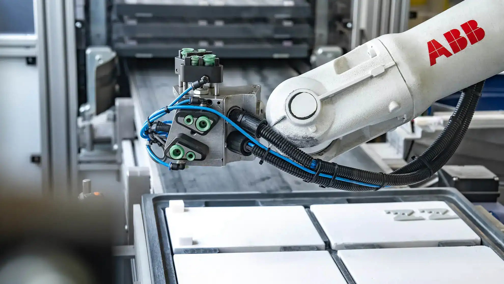 Technologien – Materialentwicklung bis Automatisierung: Automatisierungstechnik, Werkzeugbau und technische Keramik Herstellung für Engineering Ceramics und Industriekeramik