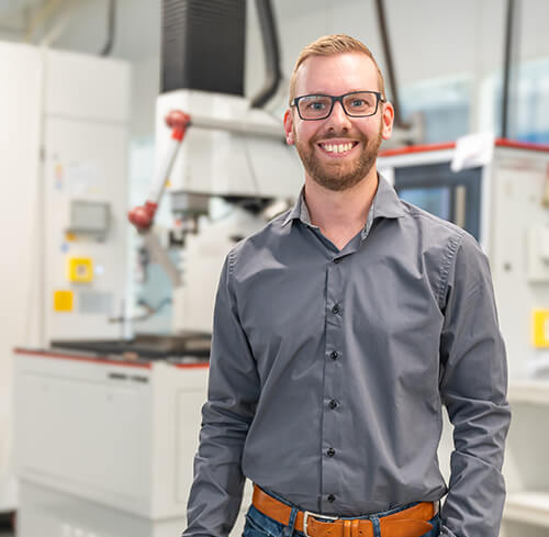 Philipp Bayer Leiter Ausbildung und Duales Studium Standort Heinersdorf-Pressig Philipp Bayer Leiter Ausbildung und Duales Studium Standort Heinersdorf-Pressig