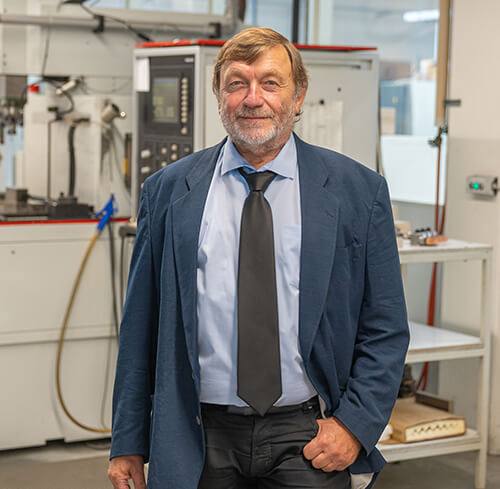 Roland Neubauer – Leiter Personal Standort Heinersdorf-Pressig Roland Neubauer – Leiter Personal Standort Heinersdorf-Pressig