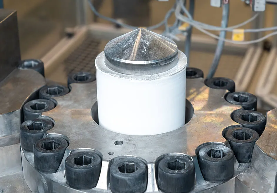 Uniform compression of ceramic granulate for homogeneous components in various sizes and weights